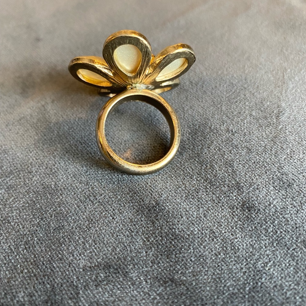 Flower ring - Picture 3 of 3